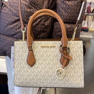 Michael Kors Small Sheila Satchel Crossbody
Vanilla 
NWT